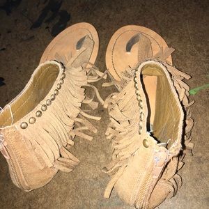 steve madden fringe sandals